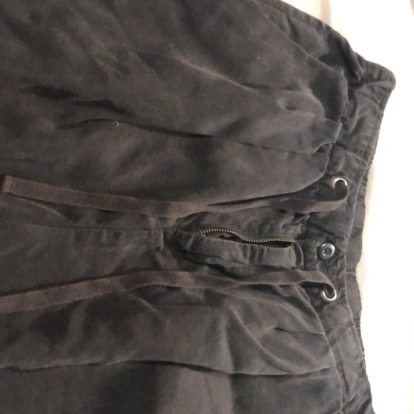 American eagle black dress pants// size 6 // stretchy // button &zipper - Picture 2 of 3